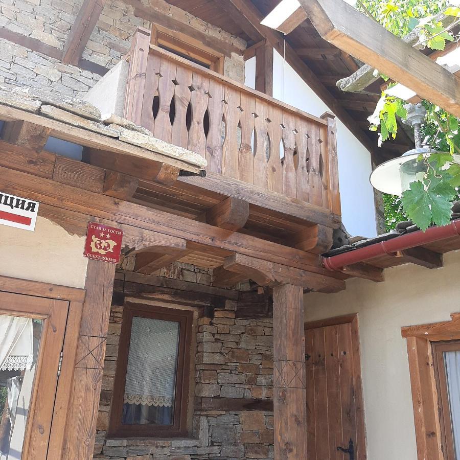 Семеен Хотел Скендерова Къща Leshten Esterno foto