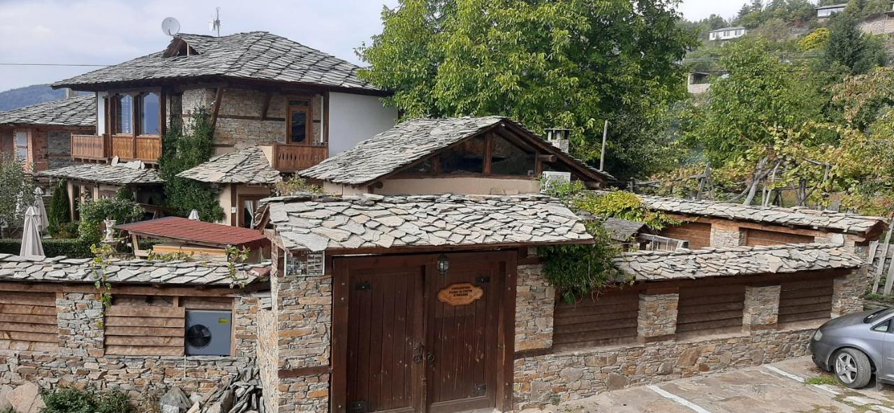 Семеен Хотел Скендерова Къща Leshten Esterno foto