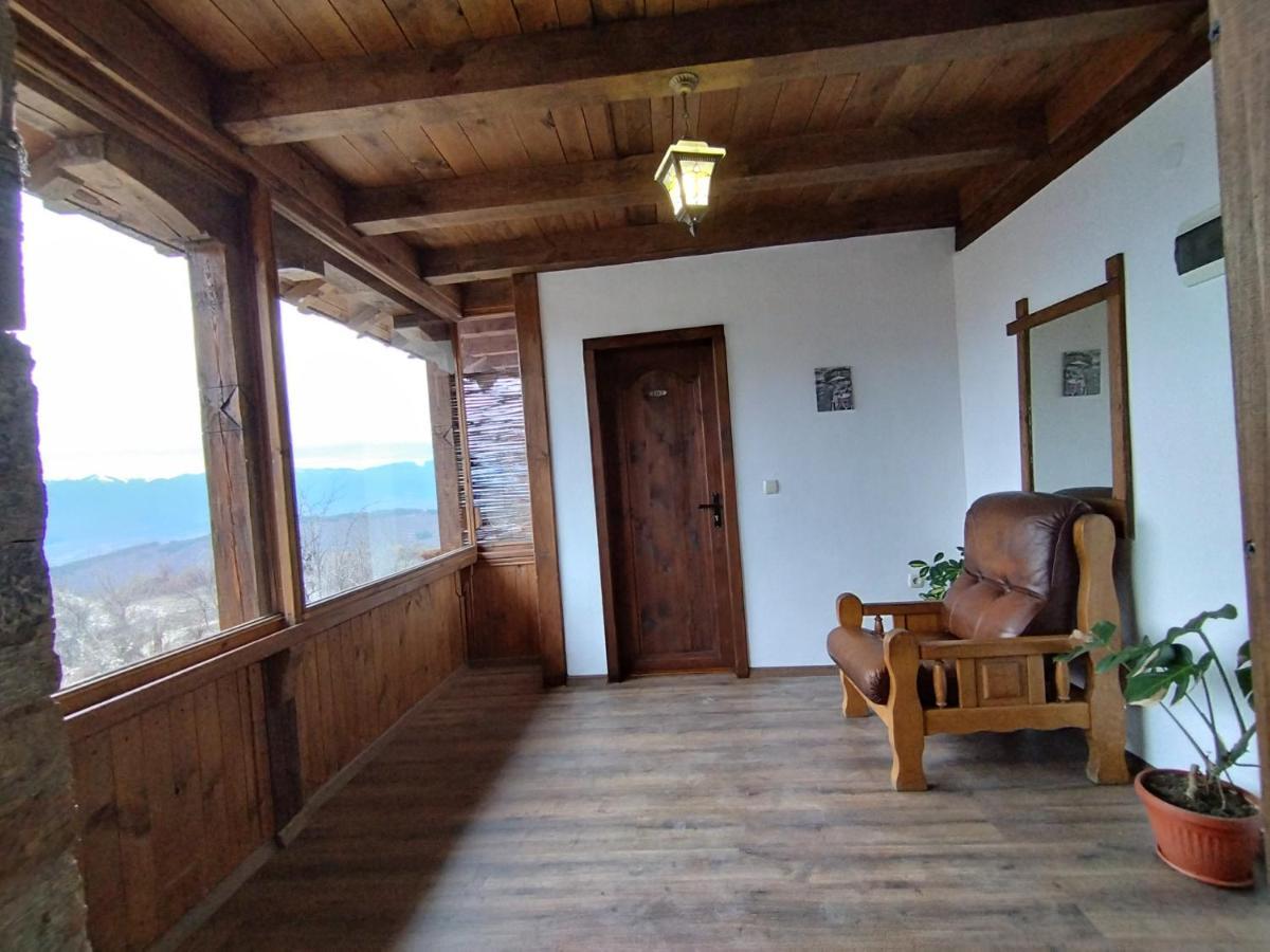 Семеен Хотел Скендерова Къща Leshten Esterno foto