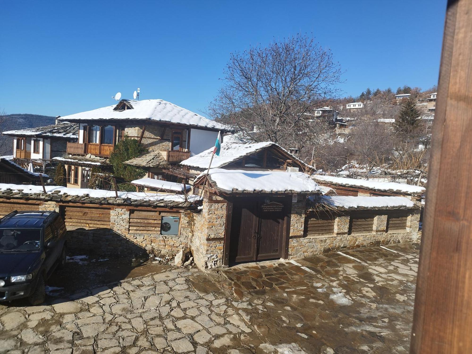 Семеен Хотел Скендерова Къща Leshten Esterno foto